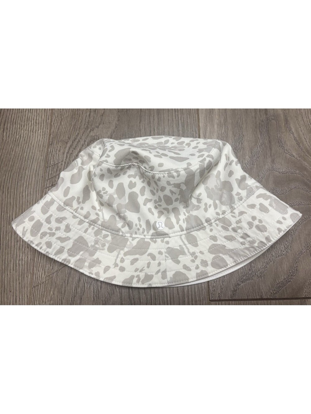 A/M Lululemon Both Ways Reversible Bucket Hat White/Cheetah Camo Antique White